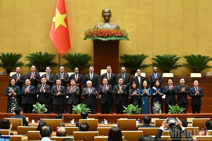 Chủ tịch Quốc hội Trần Thanh Mẫn cùng các đại biểu tại Lễ công bố Nghị quyết của Ủy ban Thường vụ Quốc hội về việc thành lập Tổ chức Nghị sĩ hữu nghị Việt Nam của Quốc hội khóa XVI.