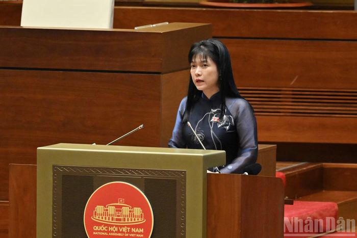 Phó Trưởng Ban Công tác đại biểu của Quốc hội Tạ Thị Yên công bố Nghị quyết của Ủy ban Thường vụ Quốc hội về việc thành lập Tổ chức Nghị sĩ hữu nghị Việt Nam Quốc hội khóa XVI và công bố danh sách Chủ tịch, Phó Chủ tịch các Nhóm Nghị sĩ hữu nghị.