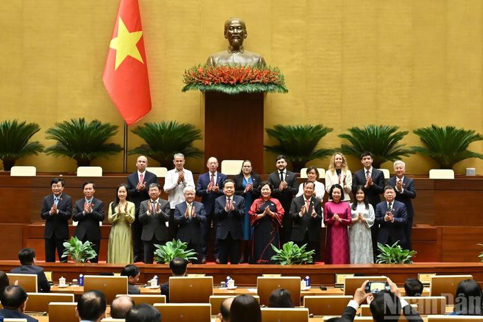 Chủ tịch Quốc hội Trần Thanh Mẫn cùng các đại biểu tại Lễ công bố Nghị quyết của Ủy ban Thường vụ Quốc hội về việc thành lập Tổ chức Nghị sĩ hữu nghị Việt Nam của Quốc hội khóa XVI.