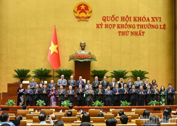 Chủ tịch Quốc hội Trần Thanh Mẫn cùng các đại biểu tại Lễ công bố Nghị quyết của Ủy ban Thường vụ Quốc hội về việc thành lập Tổ chức Nghị sĩ hữu nghị Việt Nam của Quốc hội khóa XVI.