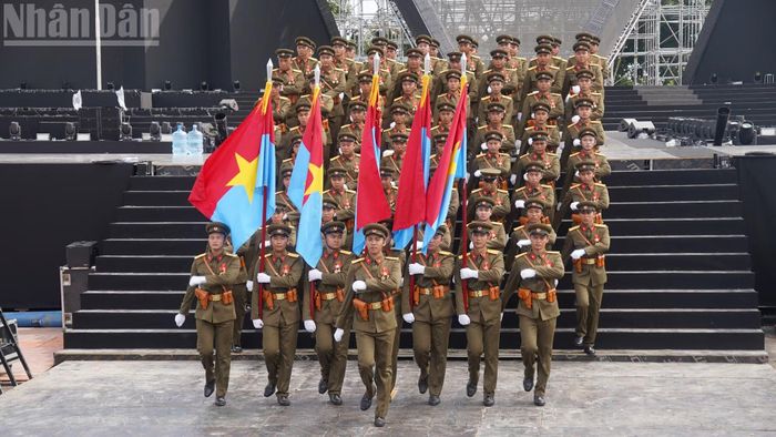 Khối Sĩ quan đại diện 5 cánh quân.