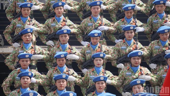 Khối Nữ sĩ quan, chiến sĩ Gìn giữ hòa bình.