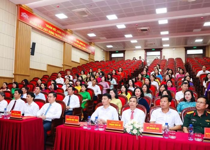 Các đại biểu dự hội nghị.