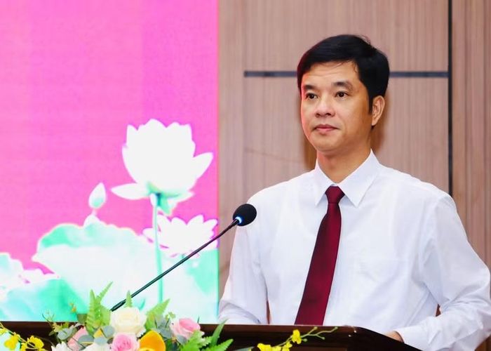 Đồng chí Phan Thành Công, Tỉnh ủy viên, Hiệu trưởng Trường Chính trị tỉnh phát biểu tại hội nghị.