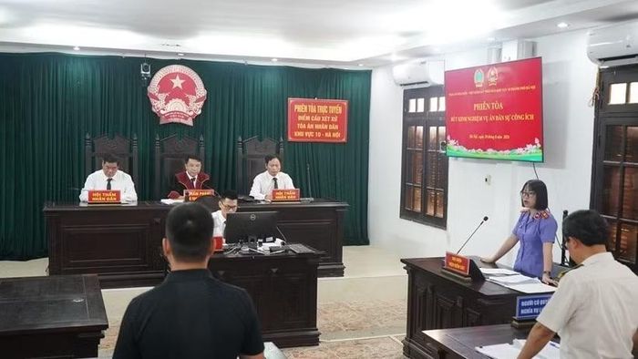 Quang cảnh phiên xét xử. (Ảnh: VŨ PHƯƠNG)