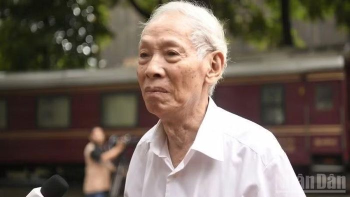 Ông Trần Mạnh Trung, nguyên Phó Giám đốc, Bí thư Đảng ủy Nhà máy Xe lửa Gia Lâm. (Ảnh: MINH TRANG)