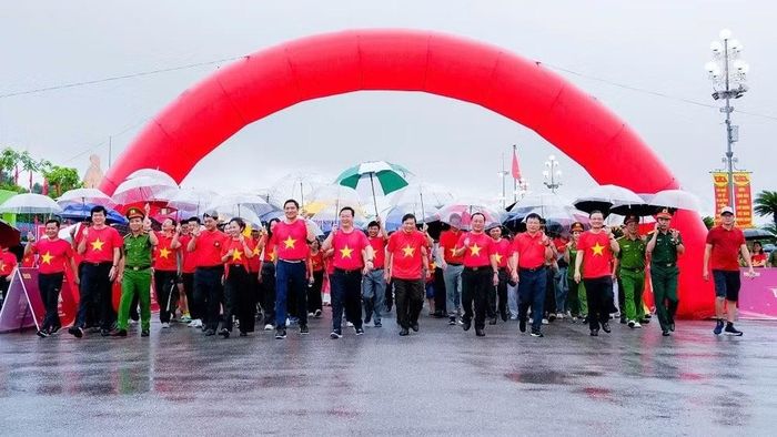 Chương trình "Cùng Việt Nam tiến bước" năm 2025 tại Nghệ An. (Ảnh: CTV)
