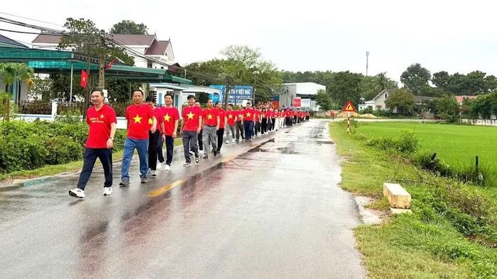 Đông đảo các tầng lớp nhân dân ở các địa phương tham gia "Cùng Việt Nam tiến bước" năm 2025. (Ảnh: CTV)