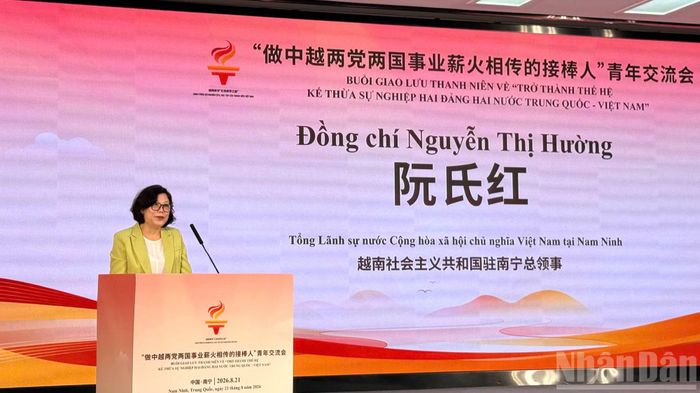 Tổng Lãnh sự Việt Nam tại Nam Ninh Nguyễn Thị Hường phát biểu ý kiến tại chương trình. (Ảnh: HỮU HƯNG)
