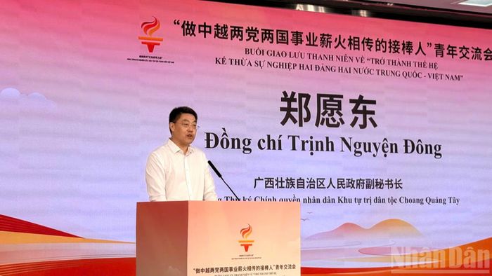 Ông Trịnh Nguyện Đông, Phó Tổng Thư ký Chính quyền nhân dân khu tự trị dân tộc Choang Quảng Tây phát biểu ý kiến tại chương trình. (Ảnh: HỮU HƯNG)