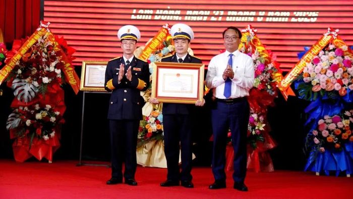 Lữ đoàn 681 được nhận bằng khen. (ẢNH: CTV)
