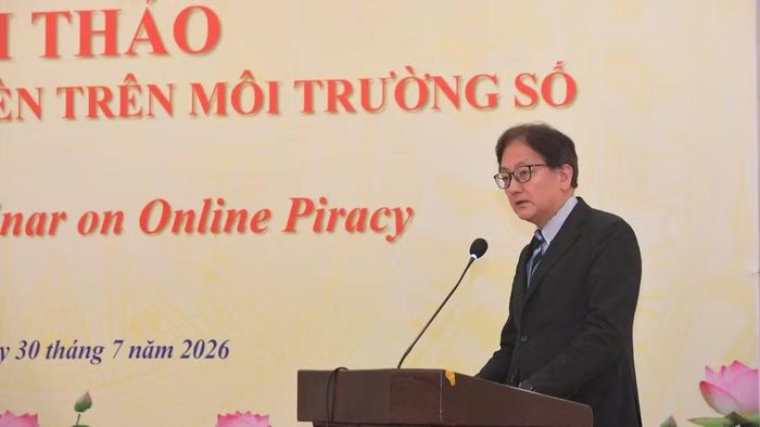 Cục trưởng Cục Bản quyền tác giả Nhật Bản Kawakami Toshihiro chia sẻ tại hội thảo. (Ảnh: P.SỸ)