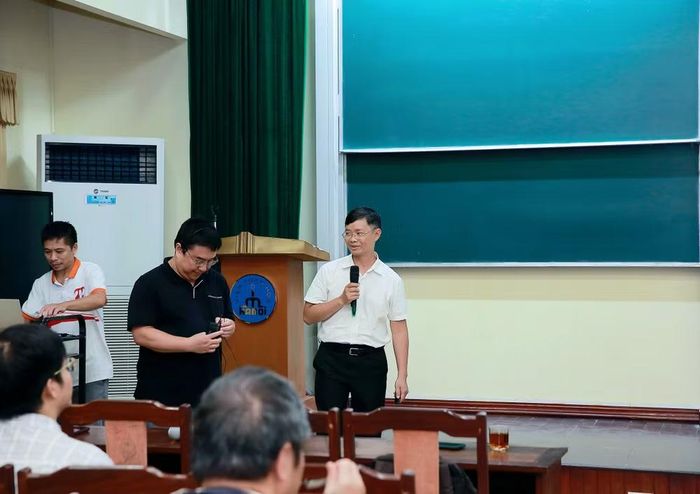 Phó Giáo sư, Tiến sĩ Đoàn Trung Cường, Phó viện trưởng Viện Toán học phát biểu tại sự kiện bài giảng toán học đại chúng. (Ảnh: Huy Hoàng)