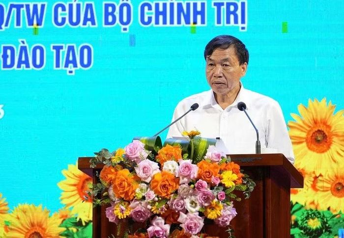 Đồng chí Lê Văn Lương, Chủ tịch Ủy ban nhân dân tỉnh Điện Biên phát biểu chỉ đạo. (Ảnh: LÊ LAN)