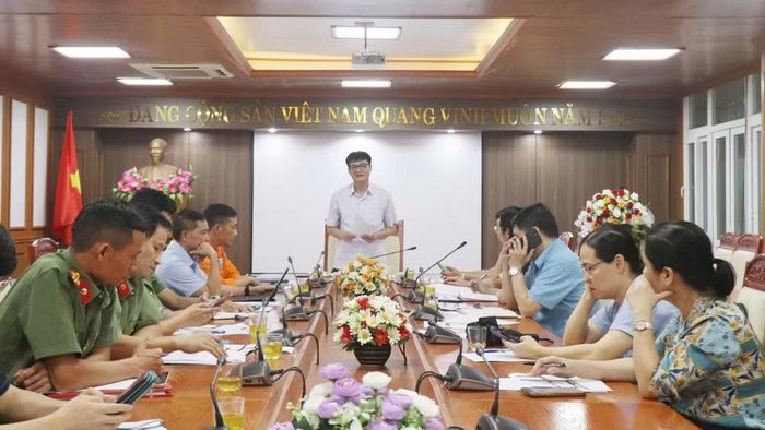 Đồng chí Nguyễn Văn Ảnh, Phó Giám đốc Sở Văn hóa, Thể thao và Du lịch tỉnh Bắc Ninh chủ trì cuộc họp. (Ảnh: A.T)