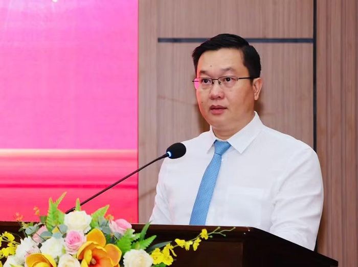 Đồng chí Trần Đăng Quỳnh, Ủy viên dự khuyết Trung ương Đảng, Phó Bí thư Thường trực Tỉnh ủy Ninh Bình, phát biểu chỉ đạo tại hội thảo. (Ảnh: Đức Lam)