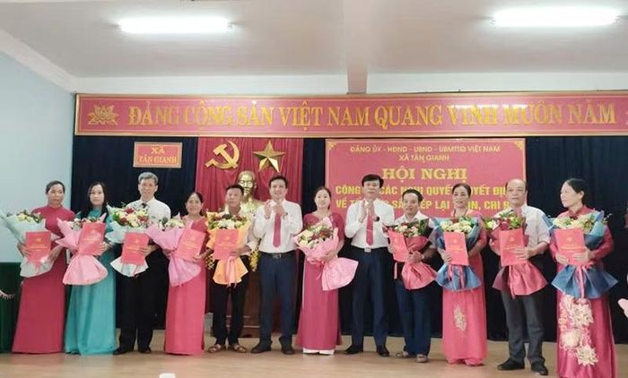Xã Tân Dân sắp xếp lại nhân sự các thôn, chi bộ trên địa bàn. (Ảnh: Lâm Quang Huy)