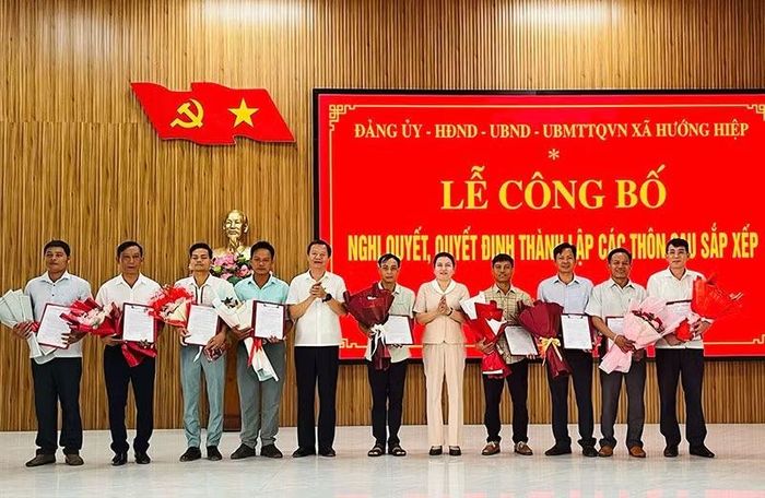 Quyết định thành lập các thôn mới sau sắp xếp của xã Hướng Hiệp. (Ảnh: Lâm Quang Huy)