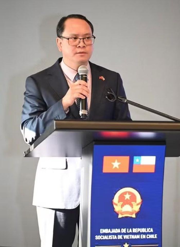 Đại sứ Việt Nam tại Chile Nguyễn Việt Cường phát biểu khai mạc hội thảo. (Ảnh: Đại sứ quán Việt Nam tại Chile cung cấp)