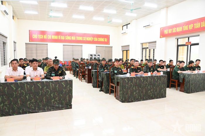 Các đại biểu dự khai mạc.