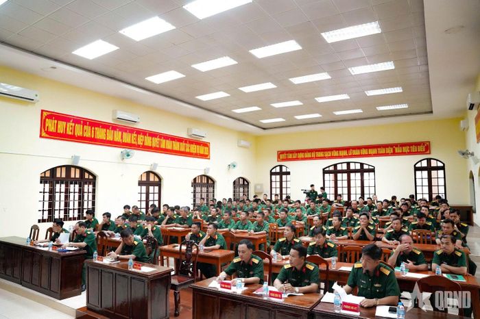 Quang cảnh buổi phát động. 