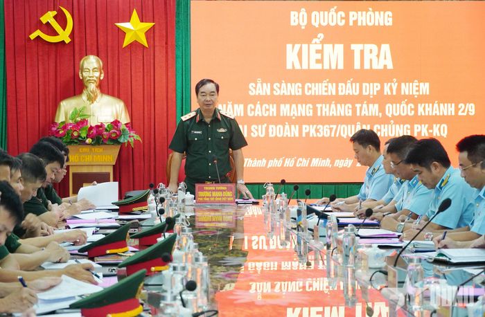Trung tướng Trương Mạnh Dũng phát biểu tại buổi kiểm tra. 