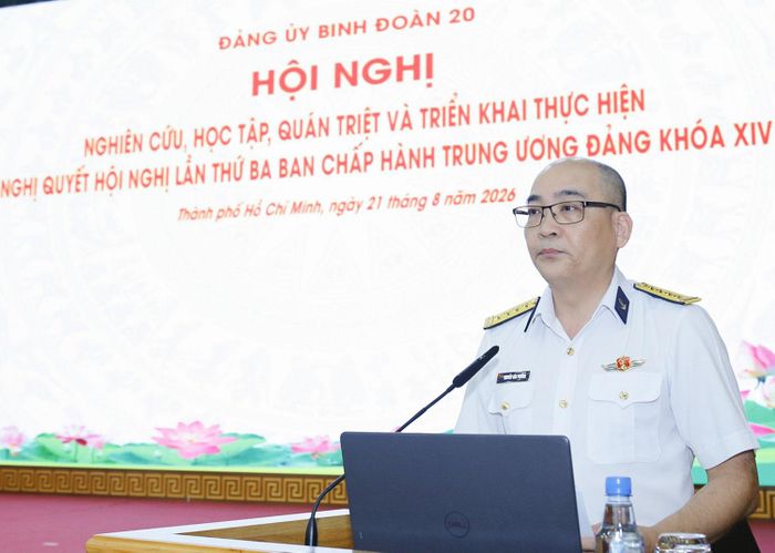 Đại tá Nguyễn Văn Phương, Chủ nhiệm Chính trị Binh đoàn 20 phát biểu kết luận hội nghị.