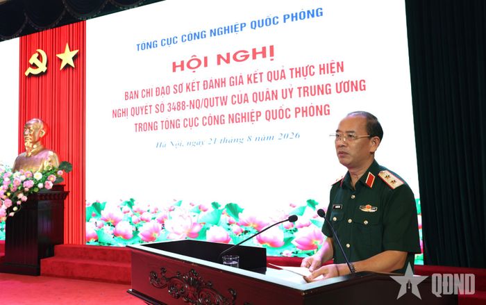 Trung tướng Đinh Quốc Hùng phát biểu tại hội nghị.
