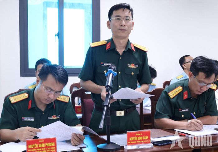  Thượng tá Nguyễn Đình Cảnh, Phó giám đốc Trung tâm Tiêu chuẩn - Đo lường - Chất lượng 3 trình bày báo cáo 8 tháng đầu năm 2026.  
