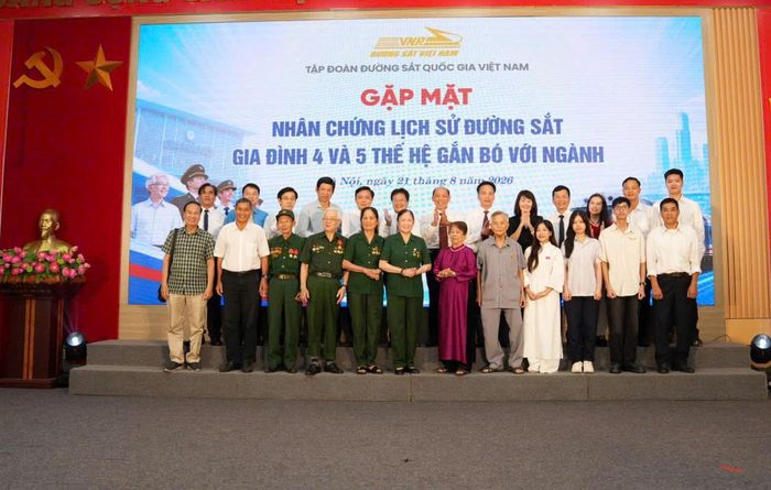  Các đại biểu tại buổi gặp mặt. Ảnh: NHẬT MINH 