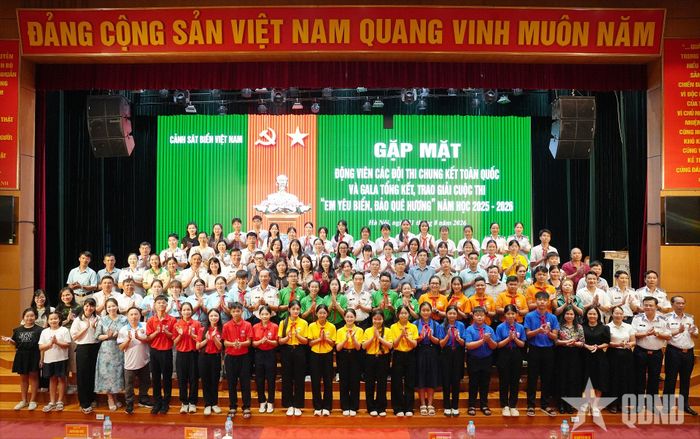 Các đại biểu dự buổi gặp mặt. 