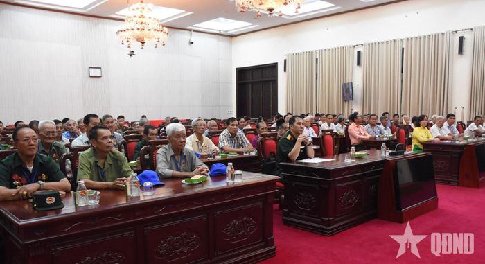  Các đại biểu dự buổi gặp mặt. 