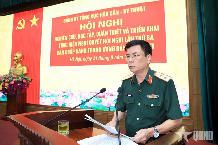 Trung tướng Đỗ Văn Thiện, Bí thư Đảng ủy, Chính ủy Tổng cục Hậu cần - Kỹ thuật chủ trì hội nghị.