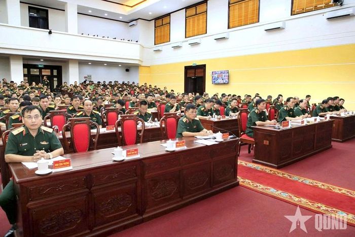 Các đồng chí lãnh đạo, cán bộ Tổng cục Hậu cần - Kỹ thuật nghiêm túc học tập các nội dung.
