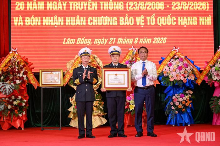  Dịp này, UBND tỉnh Lâm Đồng trao Bằng khen tặng Lữ đoàn 681.