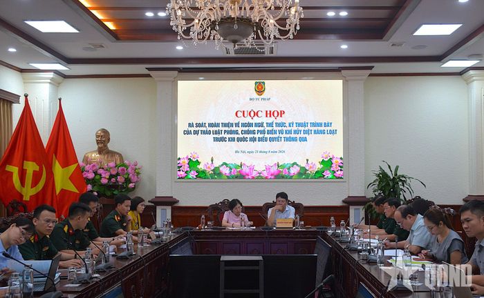 Quang cảnh cuộc họp.