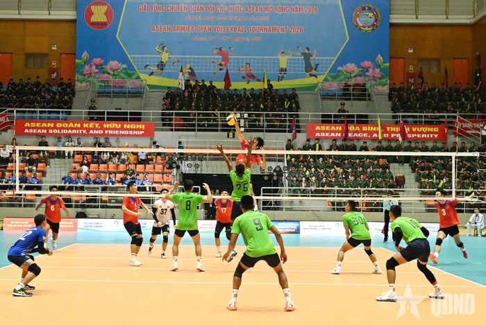  Thế trận diễn ra khá giằng co, cống hiến cho người hâm mộ nhiều pha bóng đẹp. 