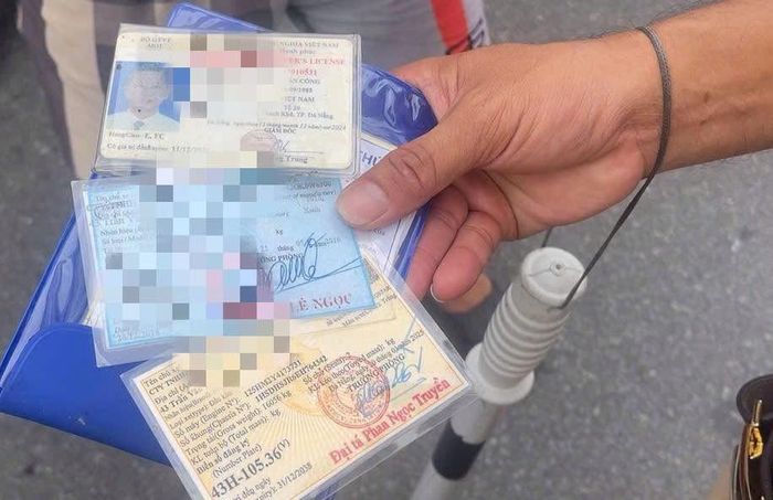 Kiểm tra giấy tời xe của lái xe
