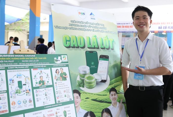 Dự án Cao Lá Lốt – Giải pháp hỗ trợ điều trị xương khớp từ thiên nhiên, tích hợp công nghệ NFC và dữ liệu khí tượng của nhóm SV đến từ Trường ĐHKT Đà Nẵng là 1/6 dự án lọt vào vòng chung kết Cuộc thi Startup Runway.