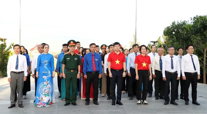 Các đại biểu tham dự chương trình.