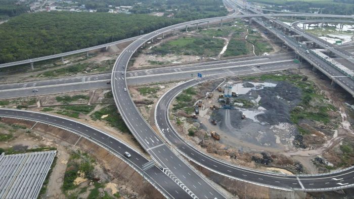 Nút giao Long Thành (TP Đồng Nai) kết nối đường cao tốc TPHCM - Long Thành với Biên Hòa - Vũng Tàu. ẢNH: XUÂN TRUNG