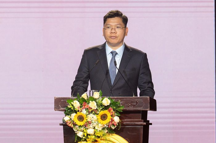  Đồng chí Hoàng Nguyên Dinh phát biểu tại buổi lễ. 
