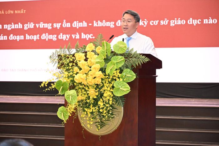  Giám đốc Sở GD-ĐT TPHCM Nguyễn Tấn Phát thông tin 6 nhóm nhiệm vụ trọng tâm năm học 2026-2027. 