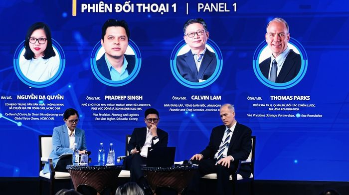  Phiên đối thoại tập trung phân tích cơ hội để Việt Nam và ASEAN nâng vị thế, giữ lại nhiều giá trị hơn trong chuỗi cung ứng toàn cầu. ẢNH MINH XUÂN 