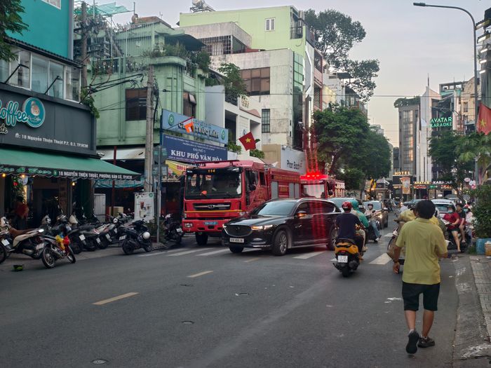 Hiện nguyên nhân và thiệt hại trong vụ cháy đang được điều tra, làm rõ. Ảnh: NGUYỄN TÂN