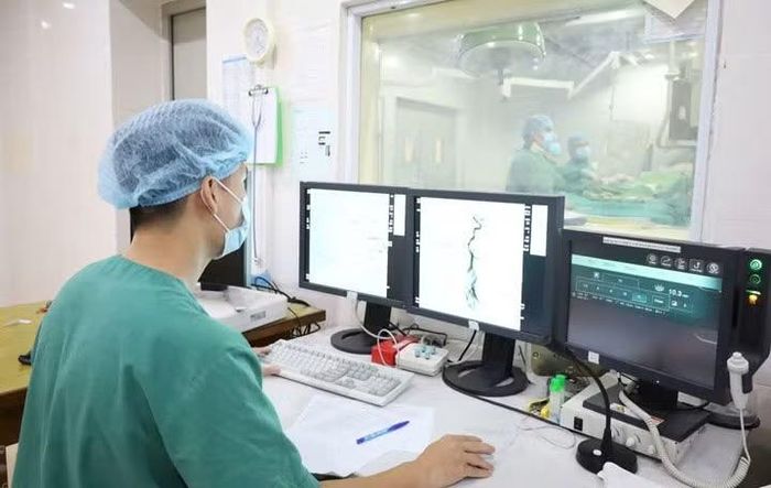 Ê-kíp thực hiện can thiệp - Ảnh BVCC
