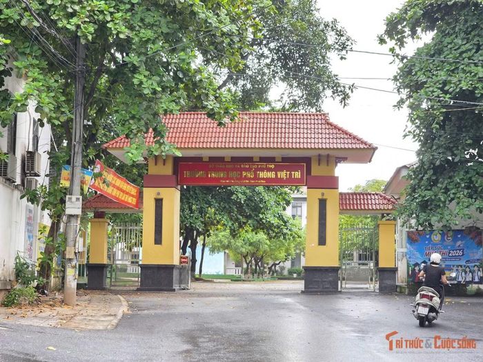 Trường THPT Việt Trì.
