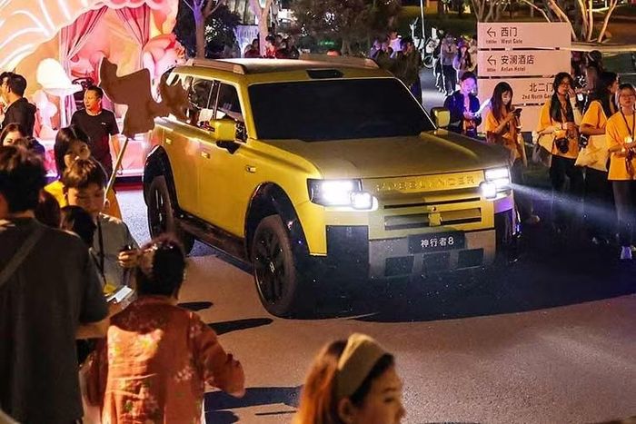Thương hiệu Freelander của Chery-Jaguar Land Rover đặt tham vọng đạt doanh số toàn cầu 300.000 xe mỗi năm trong vòng 3-5 năm. Mới đây, Freelander 8 cũng đã bị bắt gặp tại Các Tiểu vương quốc Ả-Rập Thống Nhất (UAE). Những chiếc xe này được dùng để chạy thử trước khi ra mắt khách hàng Trung Đông.