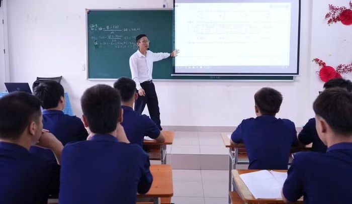 Giờ học tại Trường Tiểu học, THCS&THPT Hồng Đức (Hưng Yên). Ảnh: NTCC