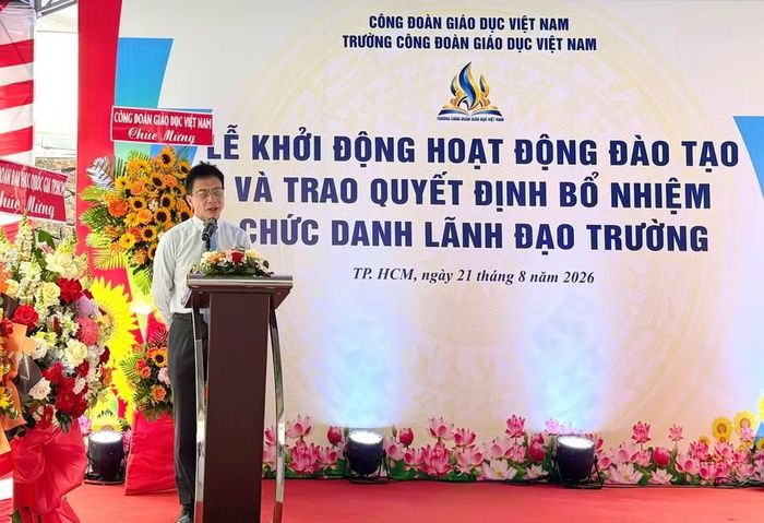TS Nguyễn Ngọc Ân, Chủ tịch Công đoàn Giáo dục Việt Nam phát biểu tại buổi lễ.